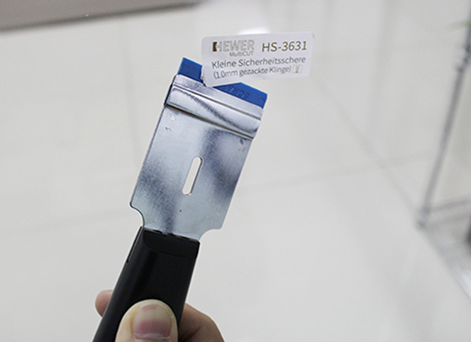 太神奇了！多用途清潔刮刀，輕松刮走黏膠垢